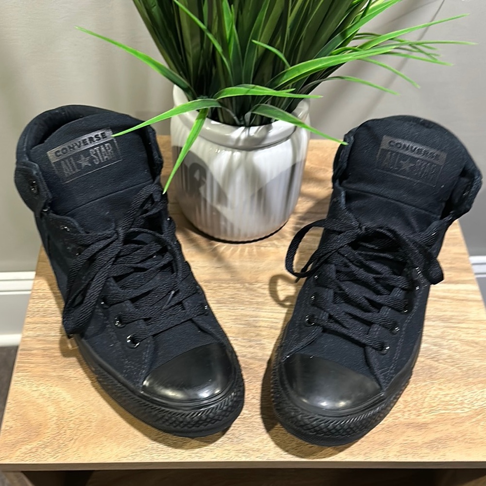 Converse Triple Black Mid-Top Sneakers Monochrome Design